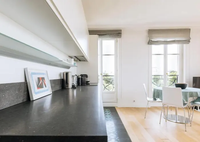 Central&spacious 2bd For 4 In Champs Elysees * Parijs