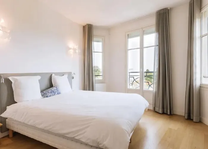 Central&spacious 2bd For 4 In Champs Elysees Parijs
