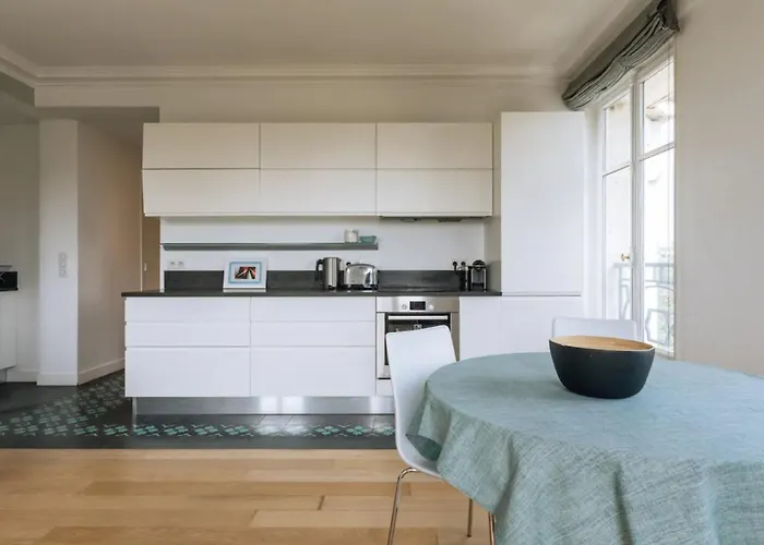 Daire Central&spacious 2bd For 4 In Champs Elysees Paris